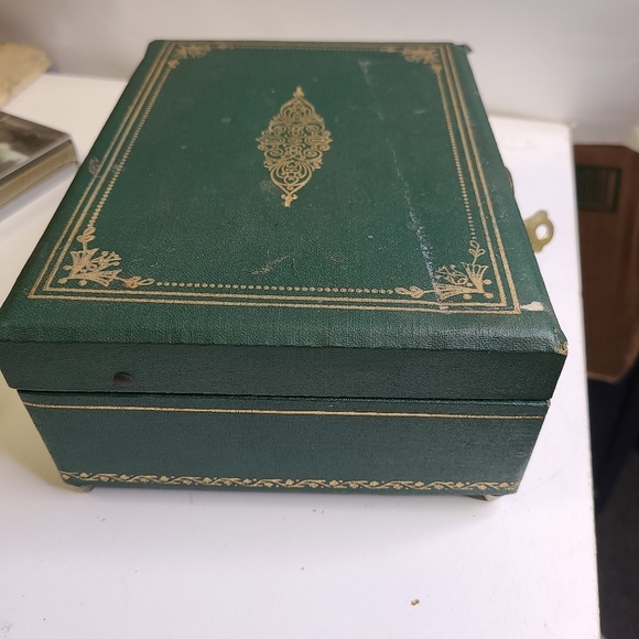 Vintage  Jewelry Box w/KEY 2 Tier Green Velvet Int - Picture 7 of 11
